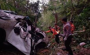 Daftar Korban Meninggal akibat Mobil Fortuner Terjun ke Jurang di Batang-Dieng