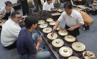 Mahasiswa Internasional UNS Pelajari Seni Kebudayaan Jawa di PUI Javanologi