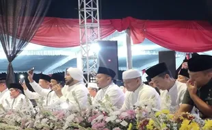 HUT ke-79 Jateng: Bersama Habib Syech, Ribuan Orang Berselawat & Doakan Jateng