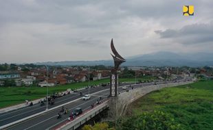 Presiden Jokowi Resmikan 22 Ruas Jalan dan 16 Jembatan di Jabar