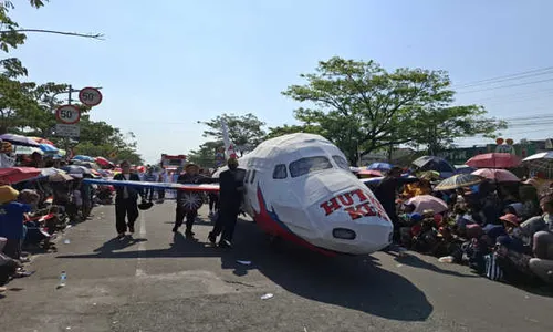 Atraksi Budaya hingga Miniatur Pesawat di Karnaval Pembangunan Karanganyar 