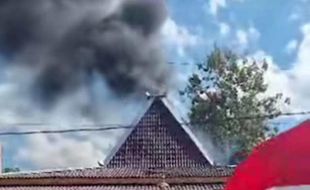 Gegara Korsleting Listrik, Balai Dusun Sambeng Pracimantoro Wonogiri Terbakar