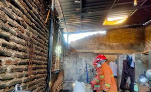 Ditinggal ke Pasar, Dapur Rumah Warga Kedawung Sragen Terbakar