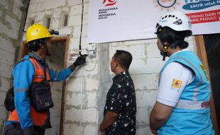 Kado HUT RI, PLN Jateng DIY Pasang Listrik Gratis untuk 193 Warga Kurang Mampu