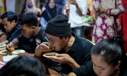 Radja Thengkleng’s Sragen Gelar Lomba Makan Radja Mercon, Ini Pemenangnya