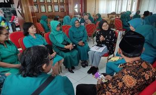 Peduli Lansia, Mafindo Gelar Kelas Tular Nalar Akademi Digital di Semarang