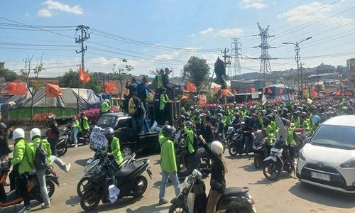 Demo di DPRD Jateng, Massa Geram Jateng Sempat Blokade Jalan Pantura Semarang