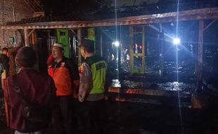 Diduga HP Meledak saat Dicas, Sebuah Rumah di Tuntang Semarang Ludes Terbakar