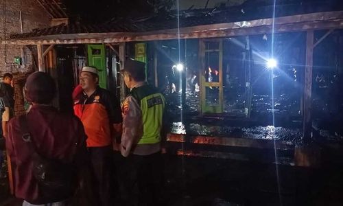 Diduga HP Meledak saat Dicas, Sebuah Rumah di Tuntang Semarang Ludes Terbakar