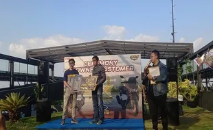 Yamaha Serahkan NMax Turbo Ultimate ke Pembeli Pertama di Jateng DIY