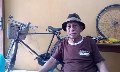 Cerita Pak Tomo, 49 Tahun Mengayuh Sepeda Keliling Semarang Jualan Biji Kopi