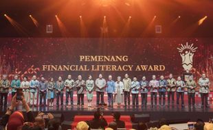 Pegadaian Raih Penghargaan Program Literasi Finansial Terbaik dari OJK