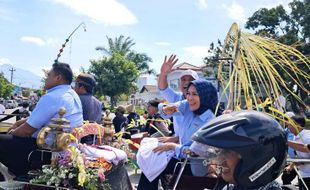 Diiringi Kirab Budaya, Agus Irawan-Dwi Fajar Nirwana Mendaftar ke KPU Boyolali