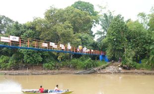 Bangun Jembatan Gantung, BRI Bantu Mobilitas dan Dorong Ekonomi Warga Desa