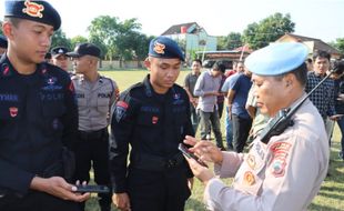 Cari Aplikasi Judol dan Pinjol, Propam Periksa 100 Ponsel Polisi Sragen