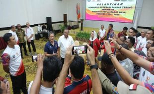 Rocky Gerung dan Kaesang Bersatu di Kepengurusan Federasi Panjat Tebing