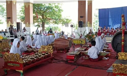 Ratusan Pelajar SD-SMP Karanganyar Ikuti Festival Budaya Karawitan 