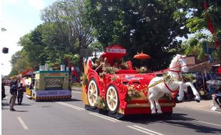 Meriah! Ratusan Mobil Hias Mejeng di Karnaval Pembangunan Sukoharjo