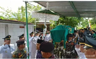 Pejabat hingga Warga Hadiri Upacara Pemakaman Camat Mondokan Sragen