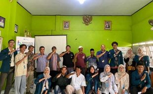 Tim KKN Undip Gencarkan Digitalisasi UMKM Bersama Rumah BUMN Telkom Pekalongan