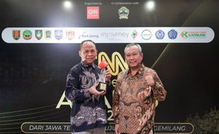 UMS Raih Penghargaan Outstanding Initiative in Education CNN Awards 2024