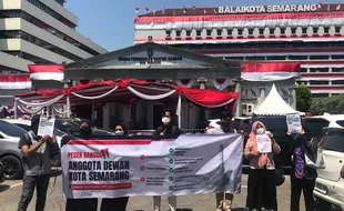 Lo! Pelantikan DPRD Kota Semarang Periode 2024-2029 Diwarnai Unjuk Rasa