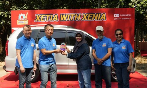 Setia Gunakan Xenia, Ibu Asal Karanganyar Ini Dapat Apresiasi dari Daihatsu