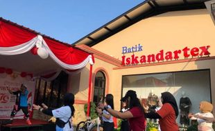 Peringati HUT ke-79 RI, Batik Iskandartex Solo Gelar Jalan Sehat hingga Bazar 