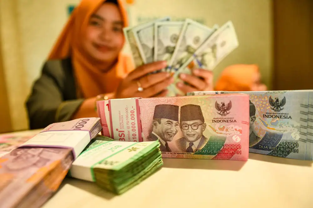 Rupiah Ditutup Menguat 0,28%, Jadi Rp16.485 per Dollar AS