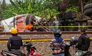 Kecelakaan Truk Molen Tertabrak KA Taksaka di Sedayu Bantul