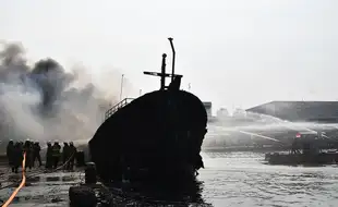 Kebakaran Dua Kapal di Pelabuhan Muara Baru Jakut, 20 Mobil Damkar Dikerahkan