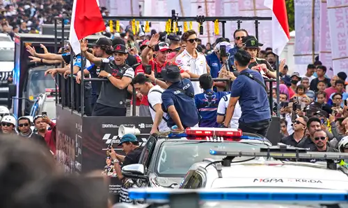 Parade Pembalap MotoGP di Mataram Disambut Meriah Puluhan Ribu Warga