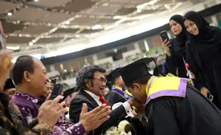 Raja Dangdut Rhoma Irama Hadiri Wisuda Putranya Adam Ghifari di UMS