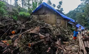 Dampak Puting Beliung Terjang Permukiman Warga Suku Badui Lebak