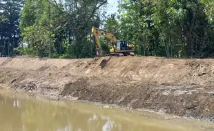 Cegah Banjir, Sungai Anak Bengawan Solo di Klaten Dinormalisasi