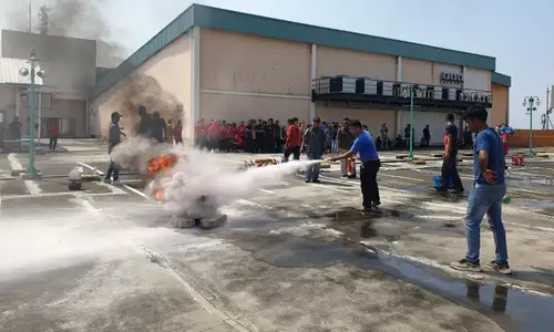 Tingkatkan Upaya Keselamatan, Solo Grand Mall Gelar Simulasi Pemadaman Kebakaran