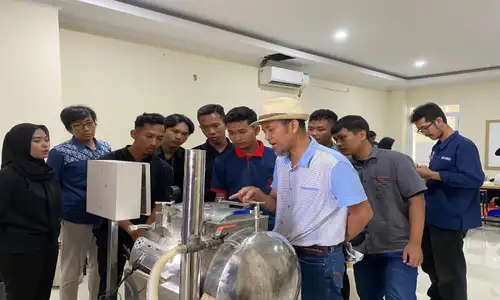 FST UDB Surakarta Gandeng UMKM Malang Gelar Pelatihan Membuat Keripik Buah