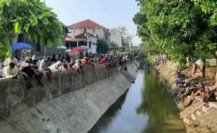 Dukung Respati-Astrid, Ratusan Warga Solo Seru-seruan Mancing Sak Kemenge