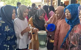 Tingkatkan Nilai Jual Susu, Ibu-ibu di Candigatak Boyolali Latihan Buat Yoghurt