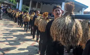 Tradisi Seren Taun Masyarakat Adat Kasepuhan Cisungsang di Lebak