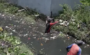 Antisipasi Banjir, Pemkot Semarang Intensifkan Pengerukan Sungai