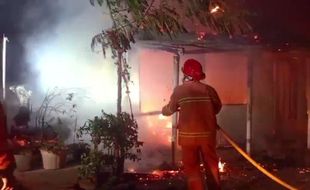 Diduga Korsleting, Rumah Warga Kedawung Sragen Ludes Terbakar