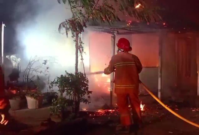 Diduga Korsleting, Rumah Warga Kedawung Sragen Ludes Terbakar