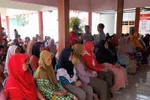 Warga Datangi Balai Desa Banyurip Sragen untuk Pertanyakan Bantuan BSPS