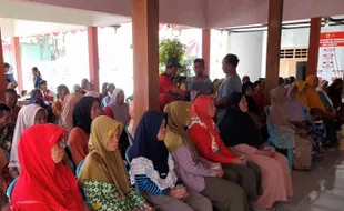 Warga Datangi Balai Desa Banyurip Sragen untuk Pertanyakan Bantuan BSPS