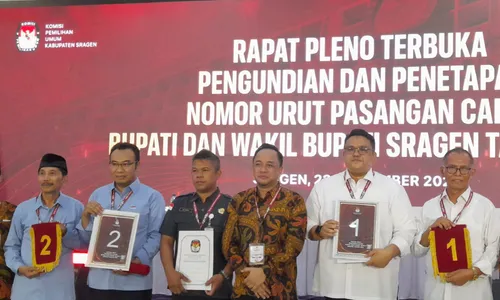 Sigit-Suroto Kenakan Warna Biru Muda, Bowo-Suwardi Memilih Putih