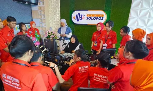 Manfaatkan Medsos untuk Perkuat Citra Diri, Siswa De Access Hotel & Culinary Training Center Kunjungi Solopos