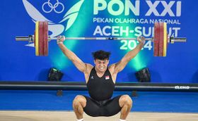 Lifter Banten Rizki Juniansyah Raih Emas dan Pecahkan Rekor Nasional di PON XXI