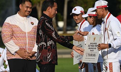 Jokowi Serahkan Bonus untuk Atlet Peraih Medali Paralimpiade Paris 2024