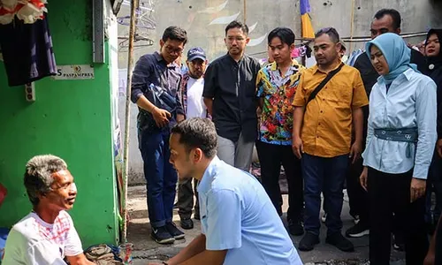 Gibran dan MN X Dampingi Respati-Astrid Blusukan Sapa Warga di Solo